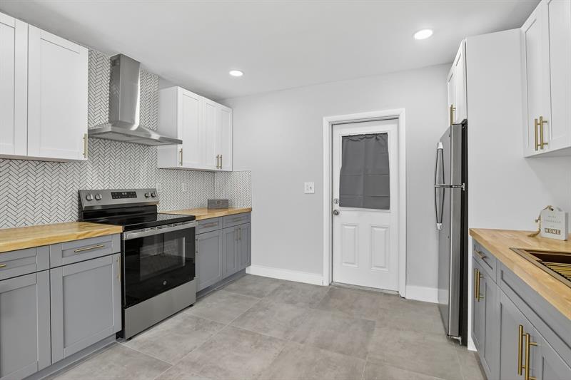 Image 10 of 18 For 642 11th St  