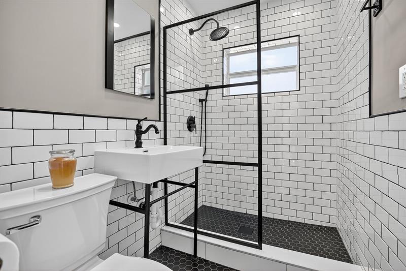 Image 11 of 18 For 642 11th St  