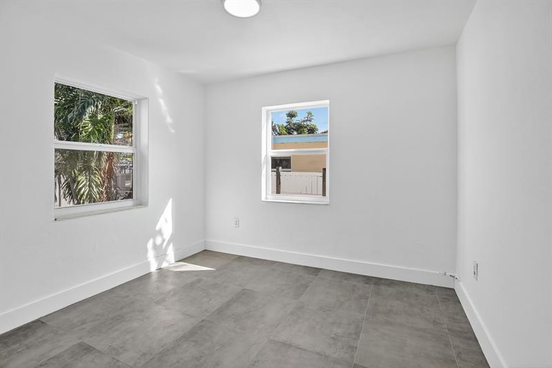 Image 14 of 18 For 642 11th St  