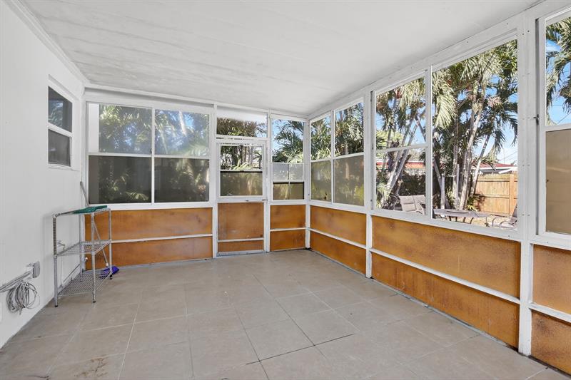 Image 16 of 18 For 642 11th St  