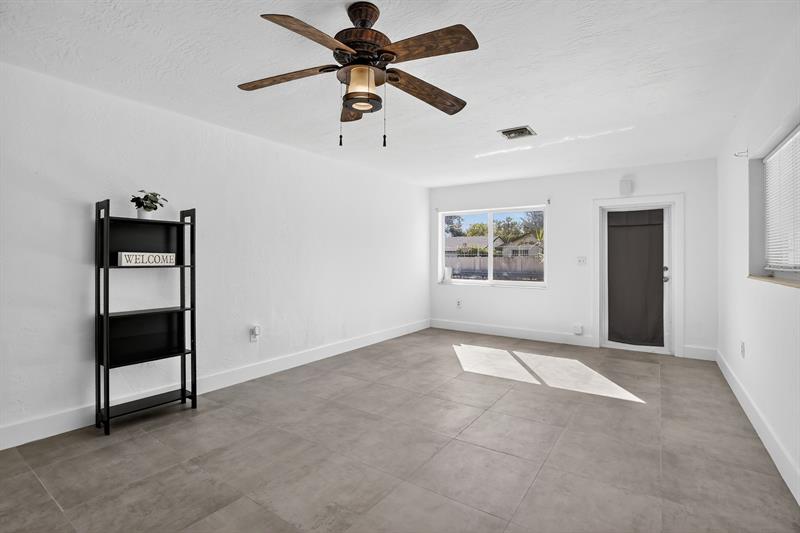 Image 5 of 18 For 642 11th St  