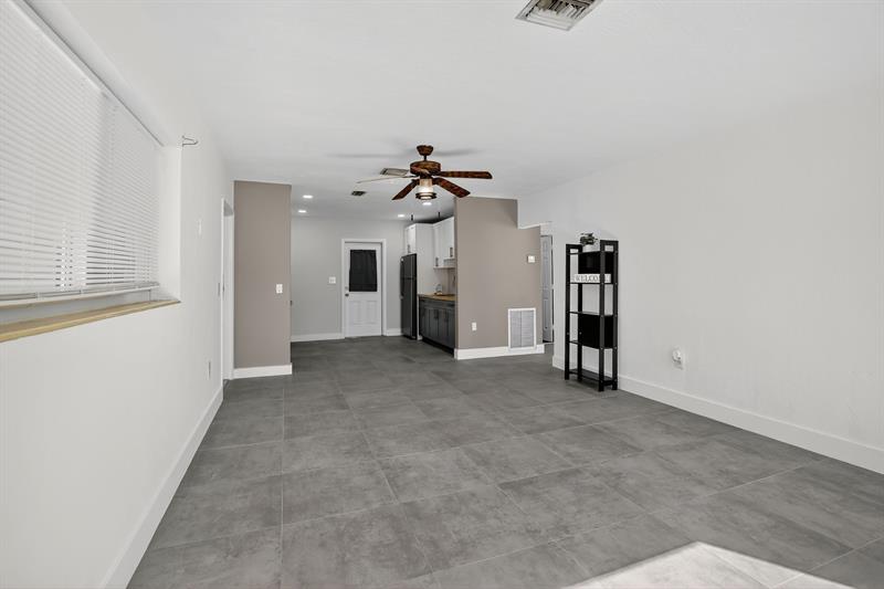 Image 6 of 18 For 642 11th St  