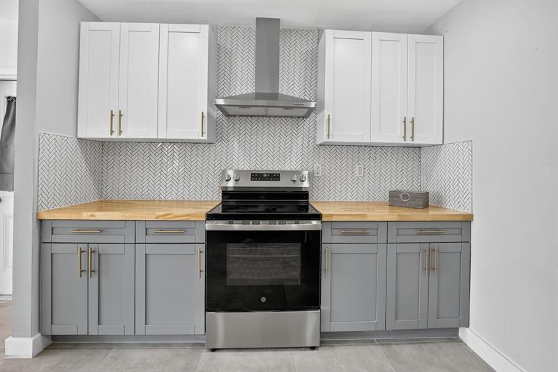 Image 8 of 18 For 642 11th St  