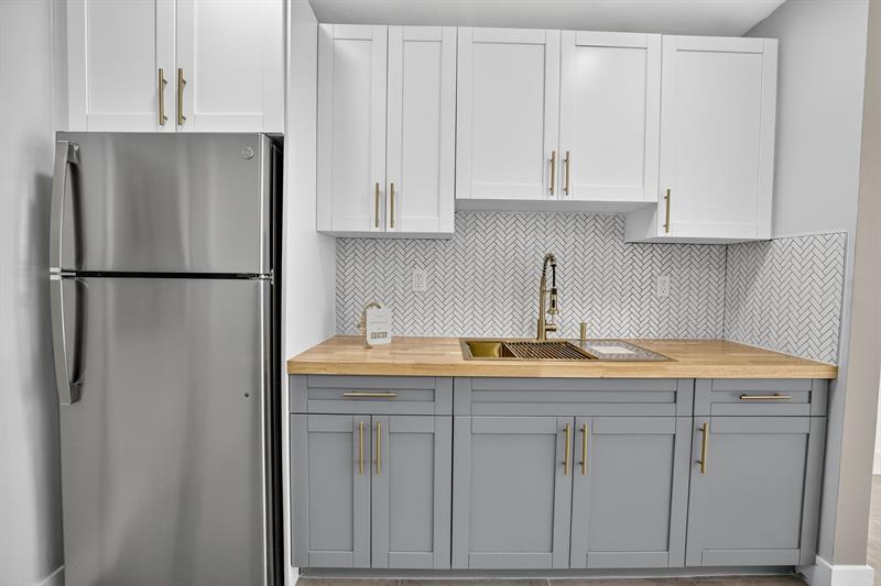 Image 9 of 18 For 642 11th St  