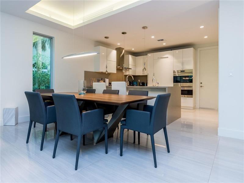 Image 13 of 41 For 240 Shore Ct