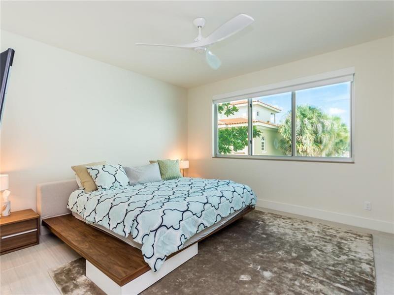 Image 15 of 41 For 240 Shore Ct