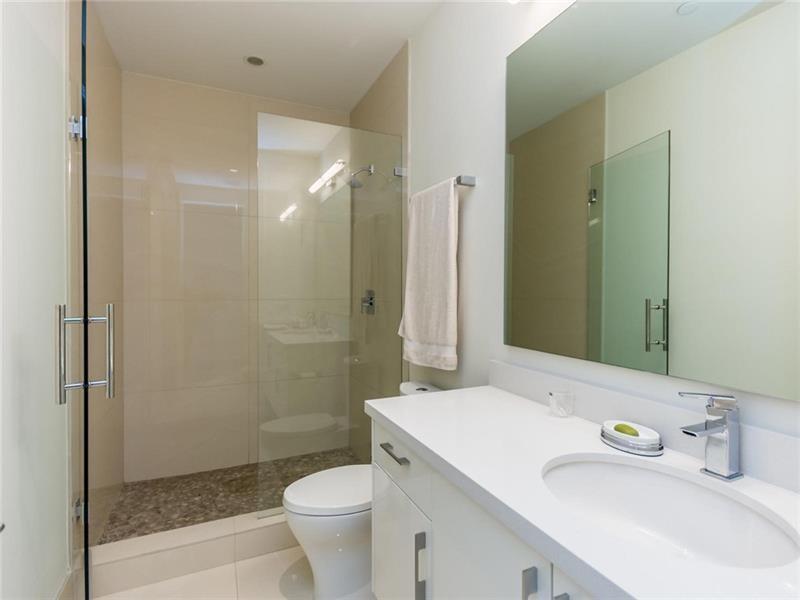 Image 20 of 41 For 240 Shore Ct