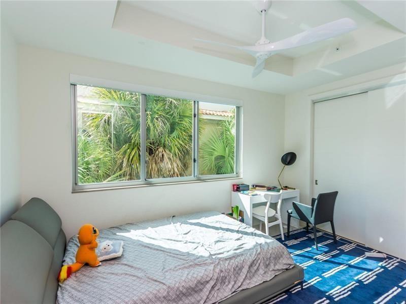 Image 21 of 41 For 240 Shore Ct