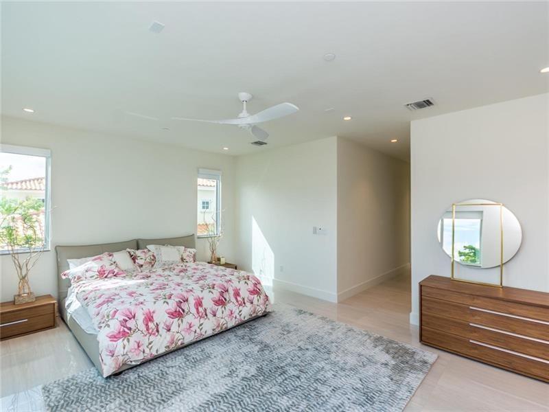 Image 23 of 41 For 240 Shore Ct