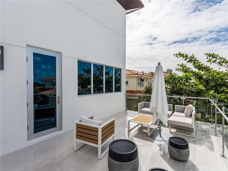 Image 28 of 41 For 240 Shore Ct