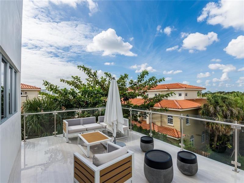 Image 29 of 41 For 240 Shore Ct