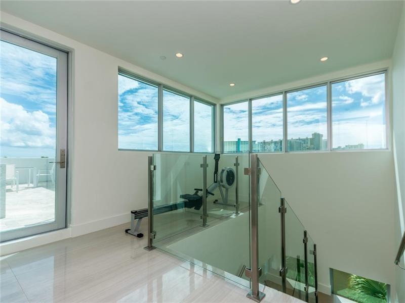 Image 30 of 41 For 240 Shore Ct