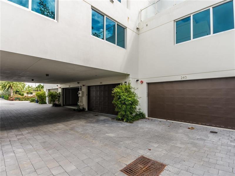 Image 37 of 41 For 240 Shore Ct