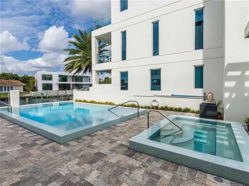 Image 38 of 41 For 240 Shore Ct