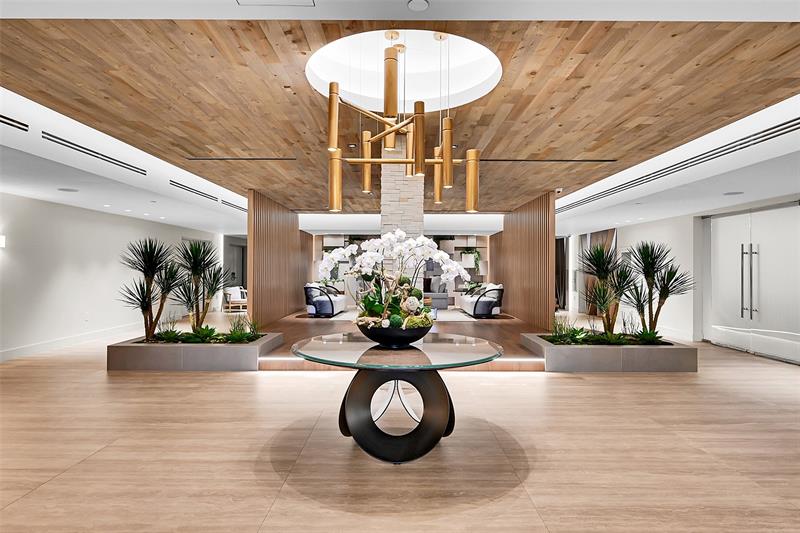 Image 31 of 39 For 2301 Collins Ave  512