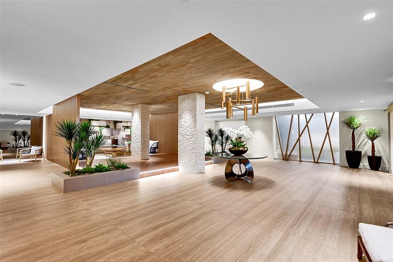 Image 32 of 39 For 2301 Collins Ave  512