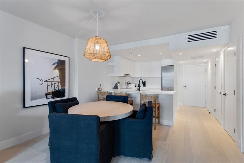 Image 7 of 39 For 2301 Collins Ave  512