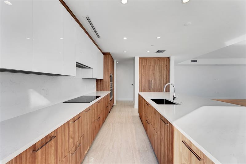 Image 23 of 70 For 153 Seabreeze Blvd  902-s