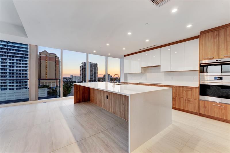 Image 25 of 70 For 153 Seabreeze Blvd  902-s