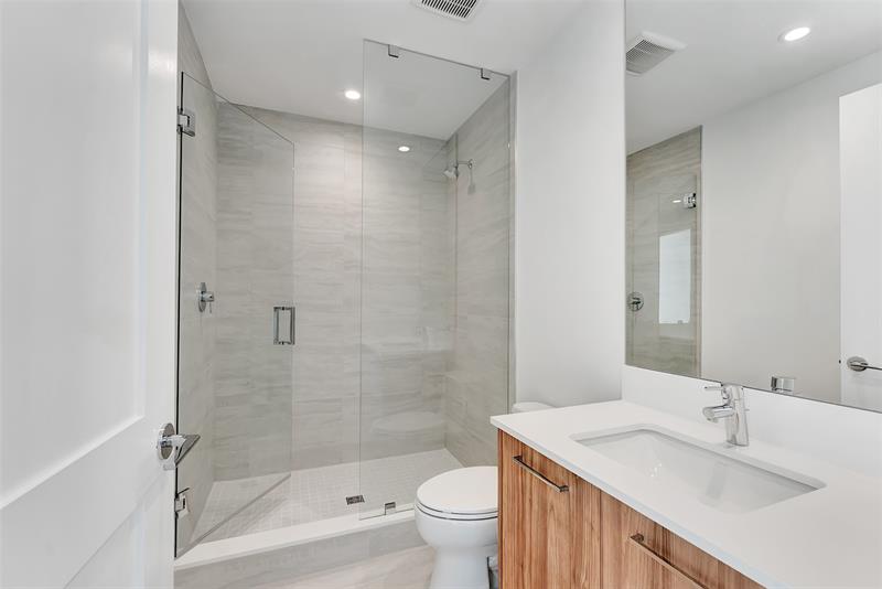 Image 29 of 70 For 153 Seabreeze Blvd  902-s