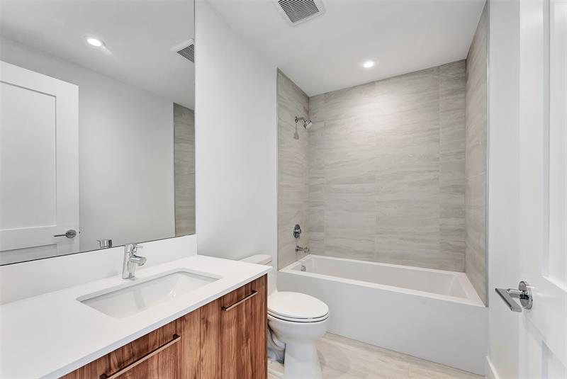 Image 30 of 70 For 153 Seabreeze Blvd  902-s