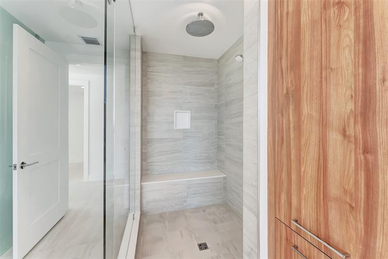 Image 63 of 70 For 153 Seabreeze Blvd  902-s