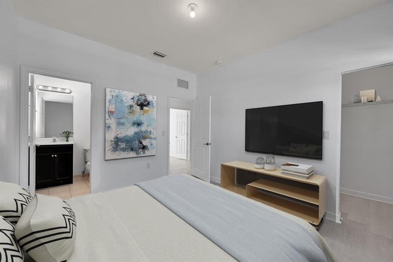 Image 8 of 35 For 25241 118th Ave