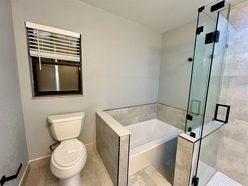 Image 10 of 51 For 3313 Inverrary Blvd  3313