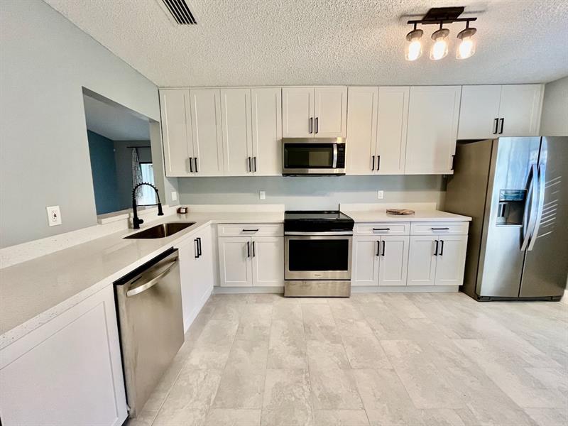 Image 2 of 51 For 3313 Inverrary Blvd  3313