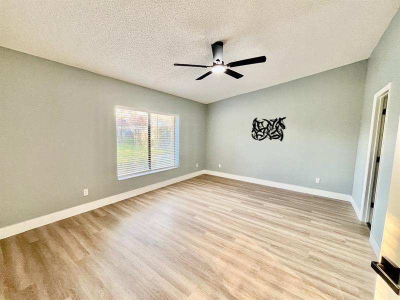 Image 8 of 51 For 3313 Inverrary Blvd  3313