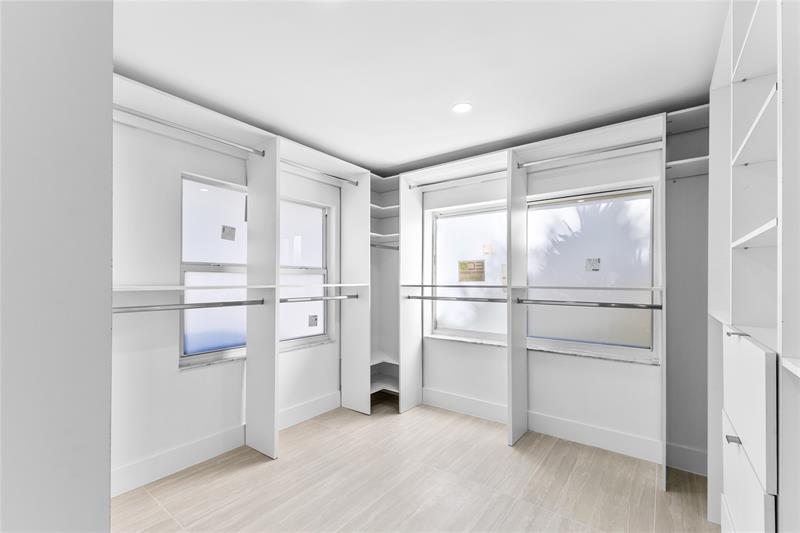 Image 17 of 46 For 4701 1st Pl  