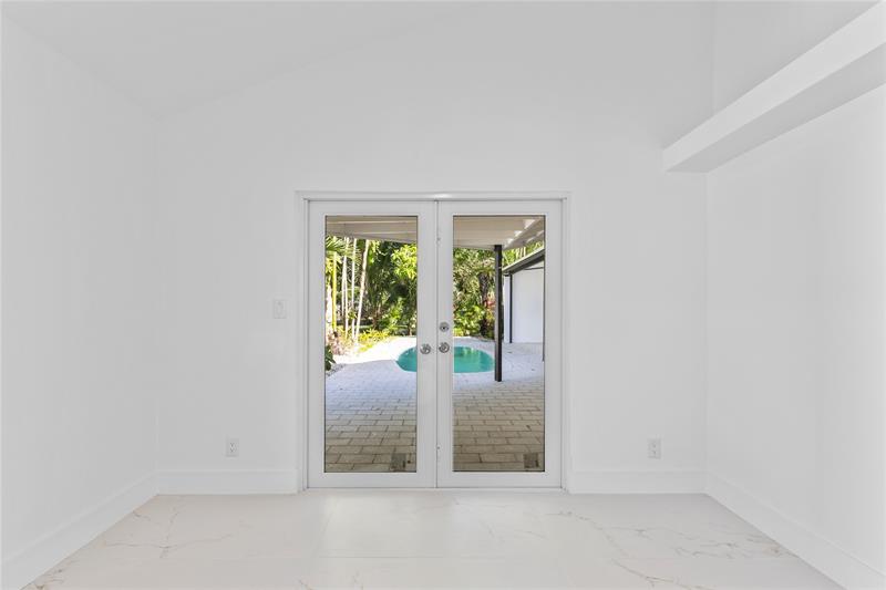 Image 19 of 46 For 4701 1st Pl  