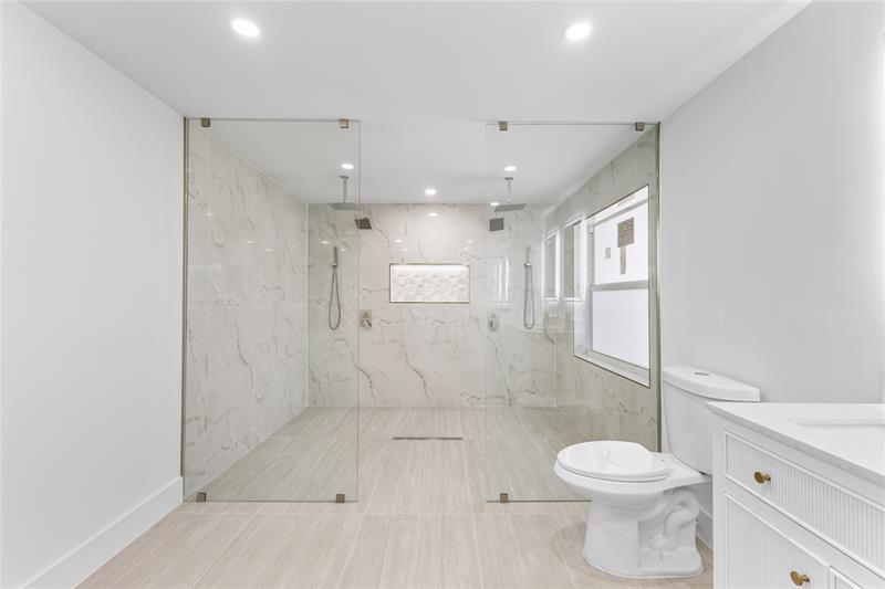 Image 27 of 46 For 4701 1st Pl  