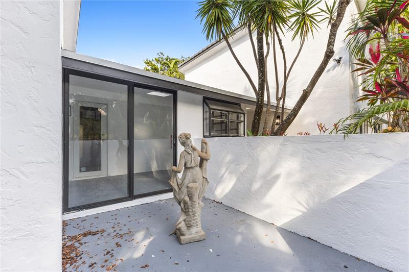 Image 30 of 46 For 4701 1st Pl  