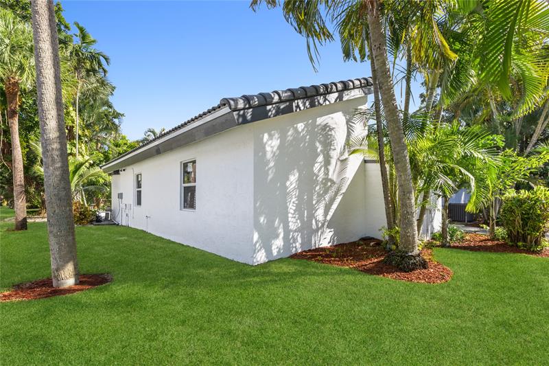 Image 43 of 46 For 4701 1st Pl  