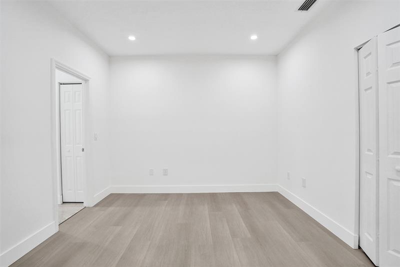 Image 19 of 35 For 1003 100th Ave