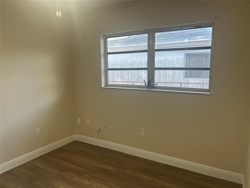 Image 18 of 38 For 5507 24th Ave