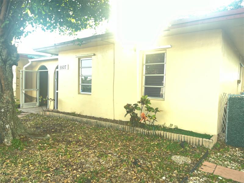 Image 5 of 38 For 5507 24th Ave