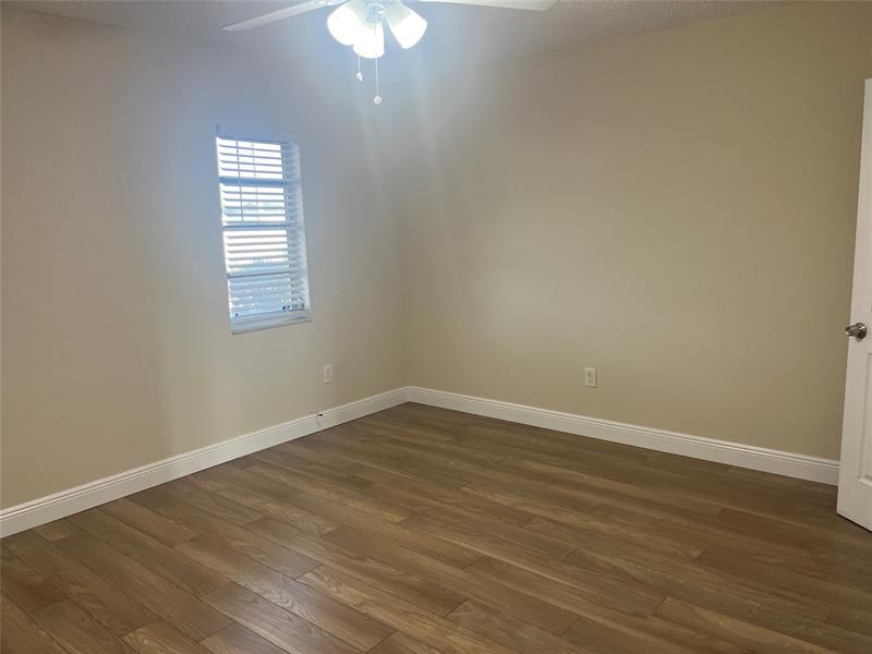 Image 6 of 38 For 5507 24th Ave