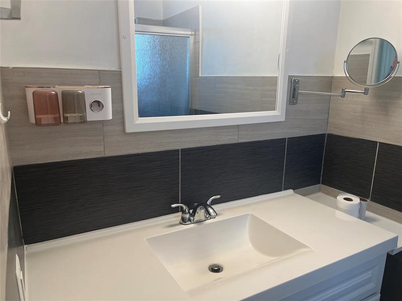 Image 8 of 38 For 5507 24th Ave