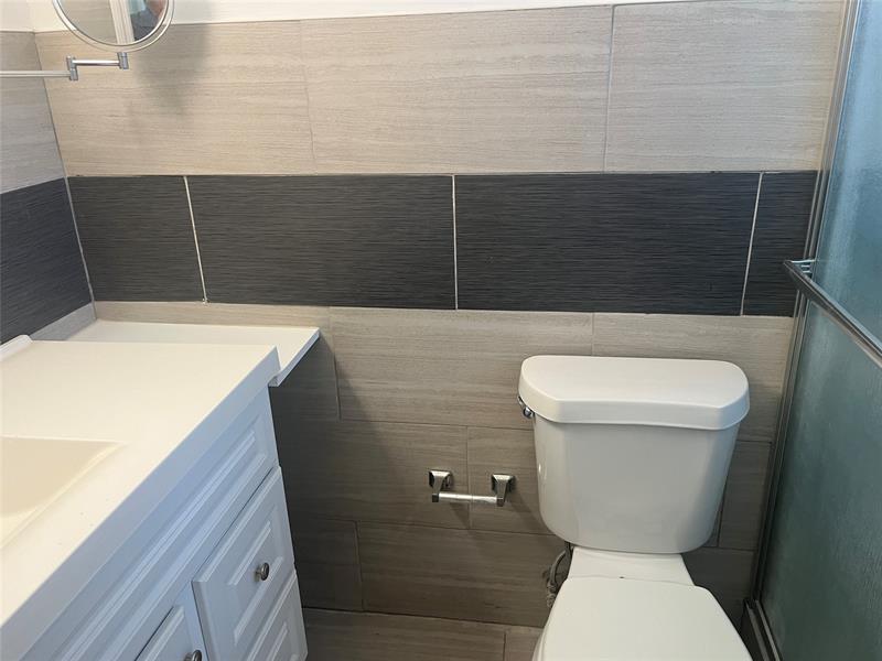 Image 9 of 38 For 5507 24th Ave