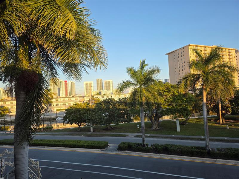 Image 4 of 14 For 300 Layne Blvd  301