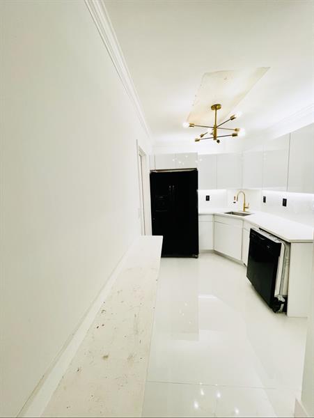 Image 5 of 6 For 3125 Oakland Shores Dr  203