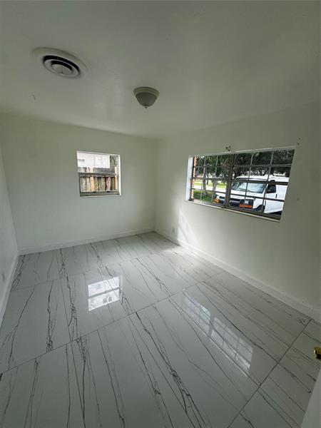 Image 22 of 24 For 1020 Indiana Ave