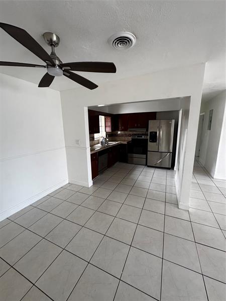 Image 8 of 24 For 1020 Indiana Ave