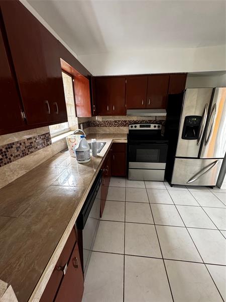 Image 9 of 24 For 1020 Indiana Ave