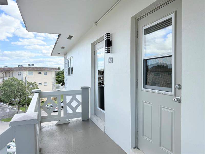 Image 3 of 50 For 5171 Oakland Park Blvd  312