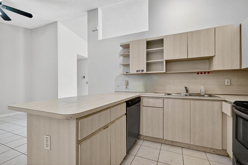 Image 11 of 44 For 18091 134th Ct