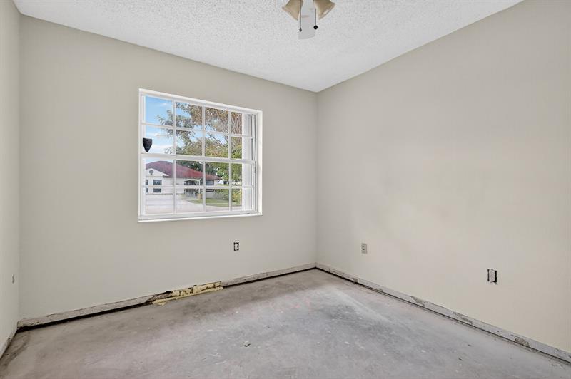 Image 20 of 44 For 18091 134th Ct