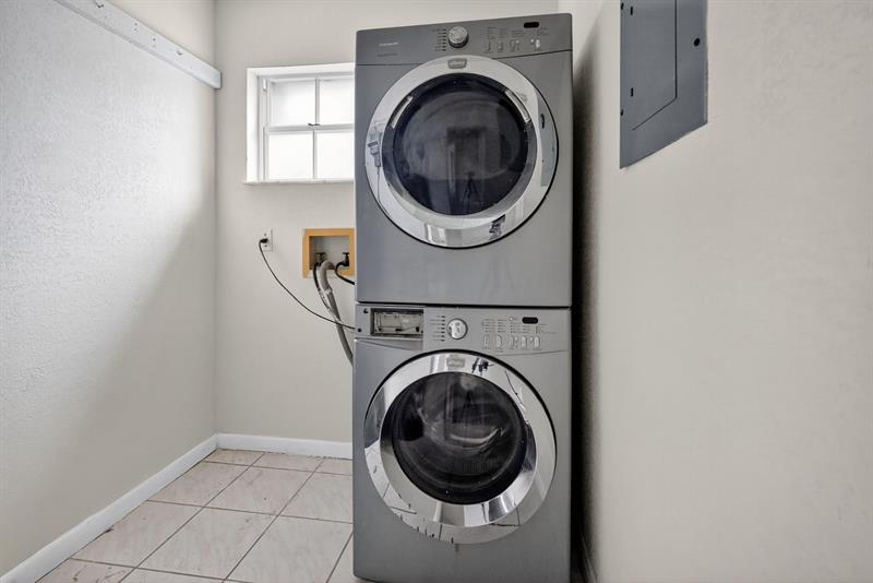 Image 24 of 44 For 18091 134th Ct